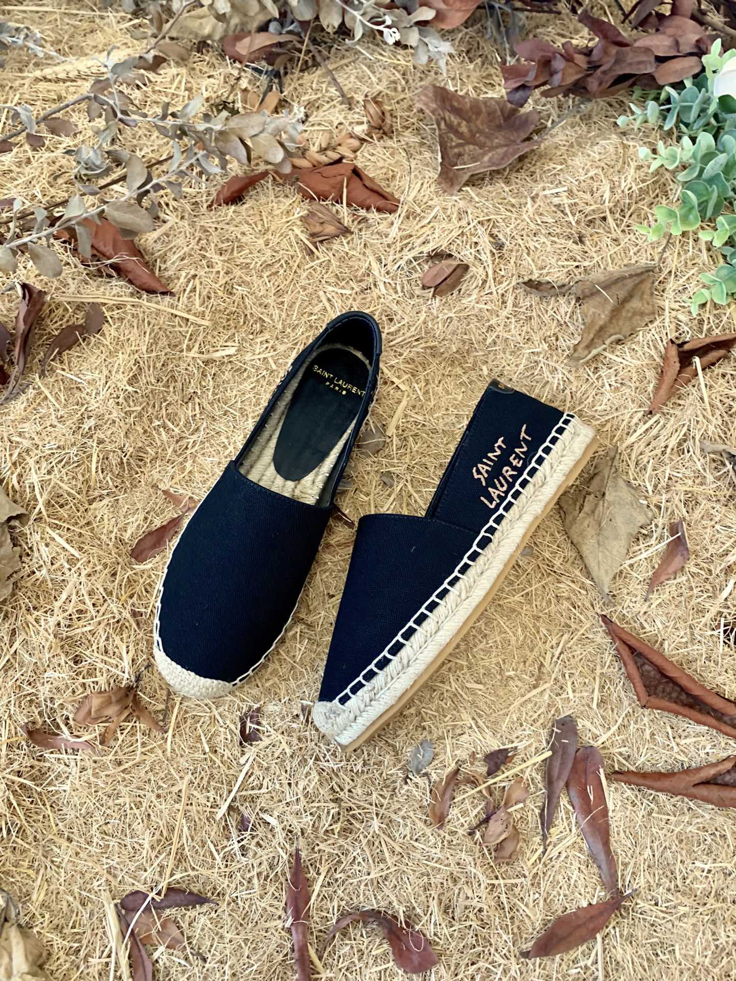 Black Canvas Espadrilles with Woven Jute Sole – Classic Slip-On Flats for Women