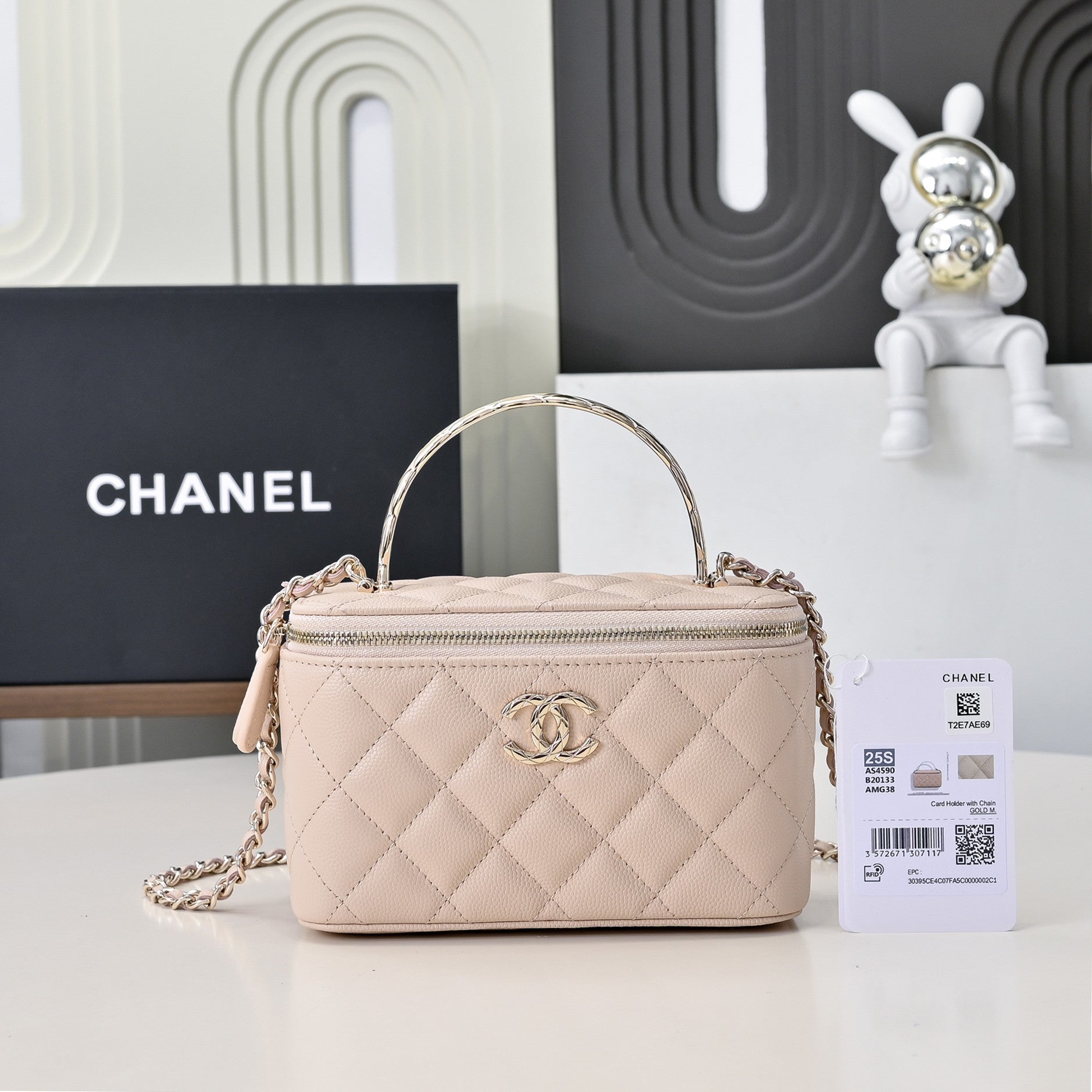 Elegant Quilted Vanity Bag – Beige Box Purse with Gold Chain Handle