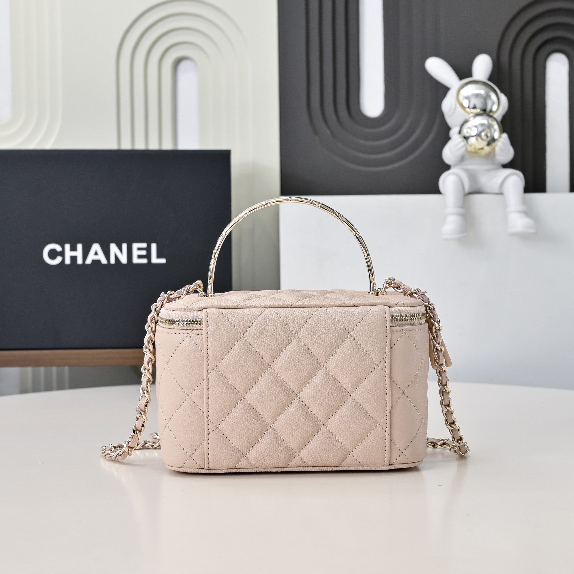 Elegant Quilted Vanity Bag – Beige Box Purse with Gold Chain Handle