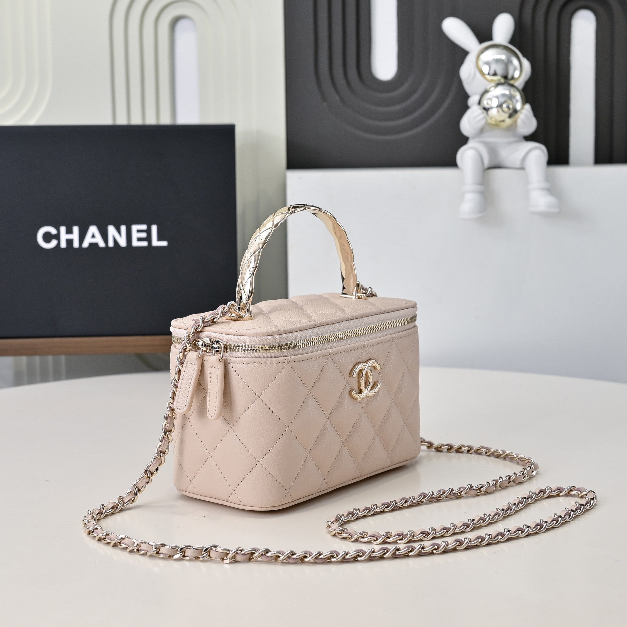 Elegant Quilted Vanity Bag – Beige Box Purse with Gold Chain Handle