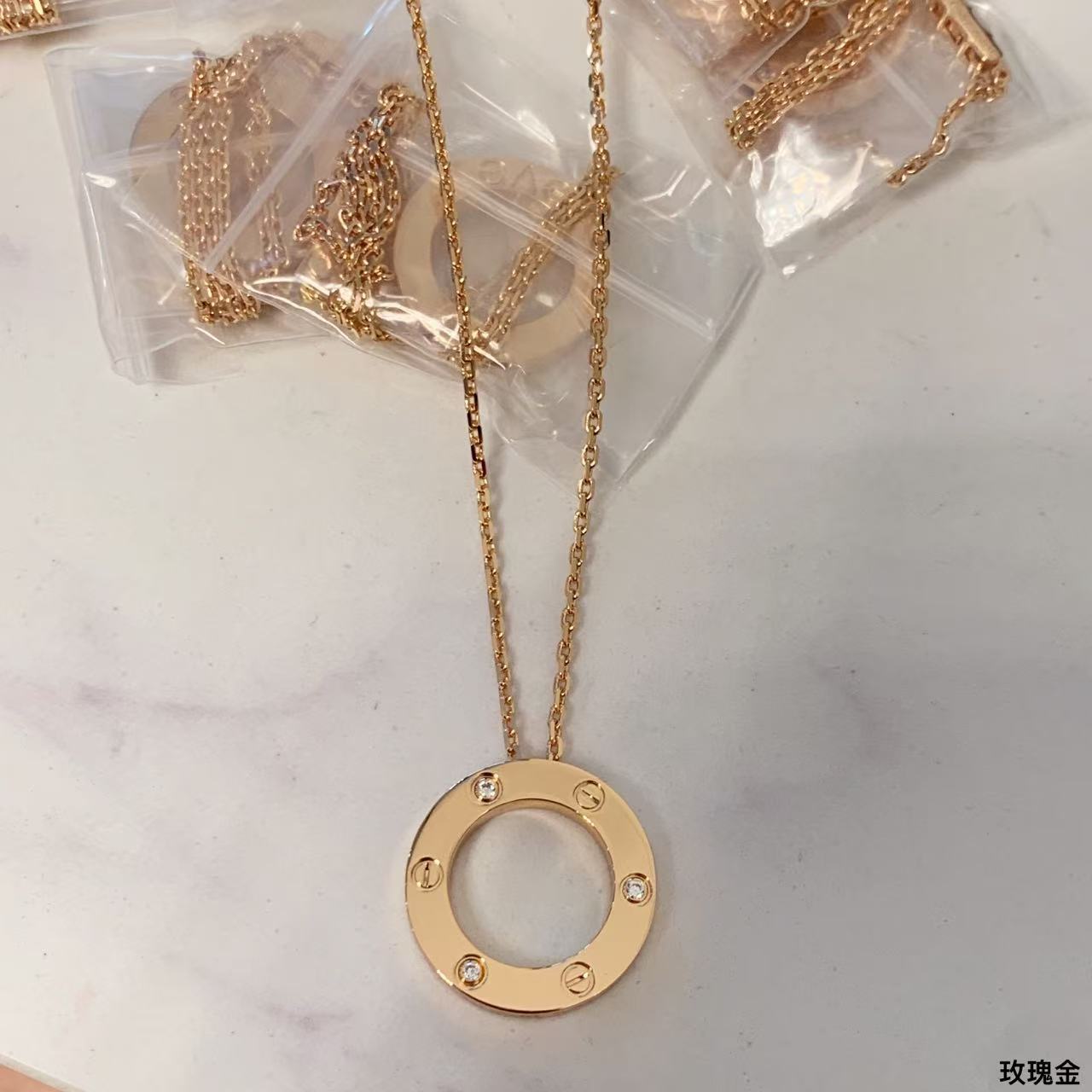 Rose Gold Circle Necklace – Minimalist Round Pendant with Crystal Accents